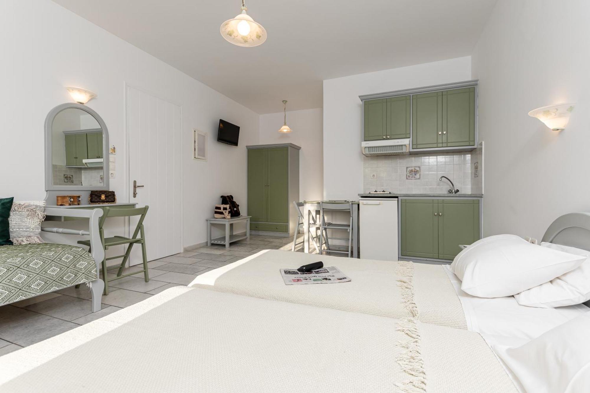 Birbas Hotel Agia Anna  エクステリア 写真